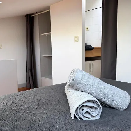 щ Le Petit Buffet Hyper Centre Apartment *